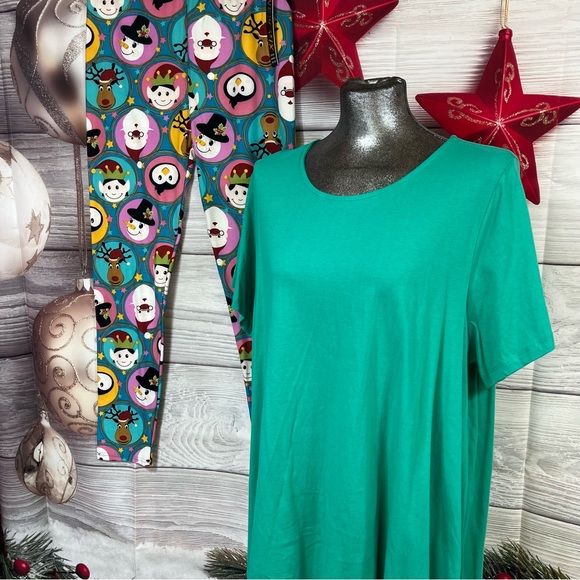 Roaman’s 1X (22/24) Keyhole top with plus size Christmas leggings - Picture 4 of 12